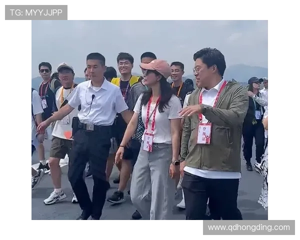 霍启刚与姚明亲密合影展现友谊与体育精神的完美结合